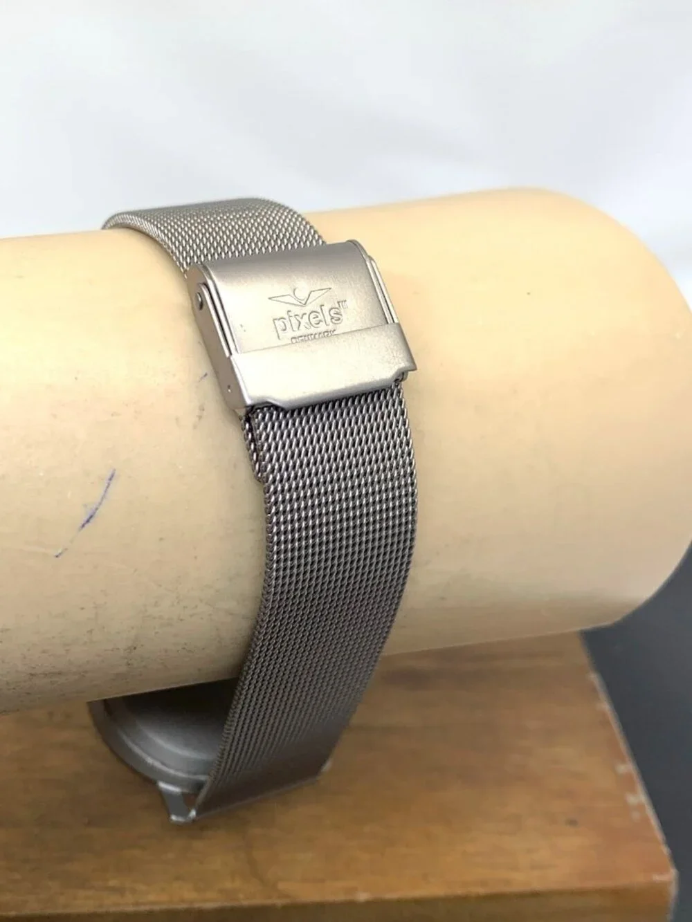 Pixels Denmark Unisex Watch Gray Dial Quartz Titanium Case Stainless Steel Band